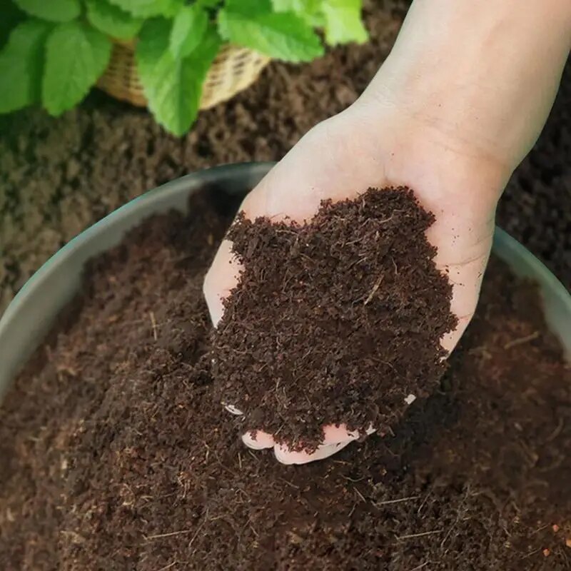 Coco Craft - Wet natural coco peat plant soil 8L